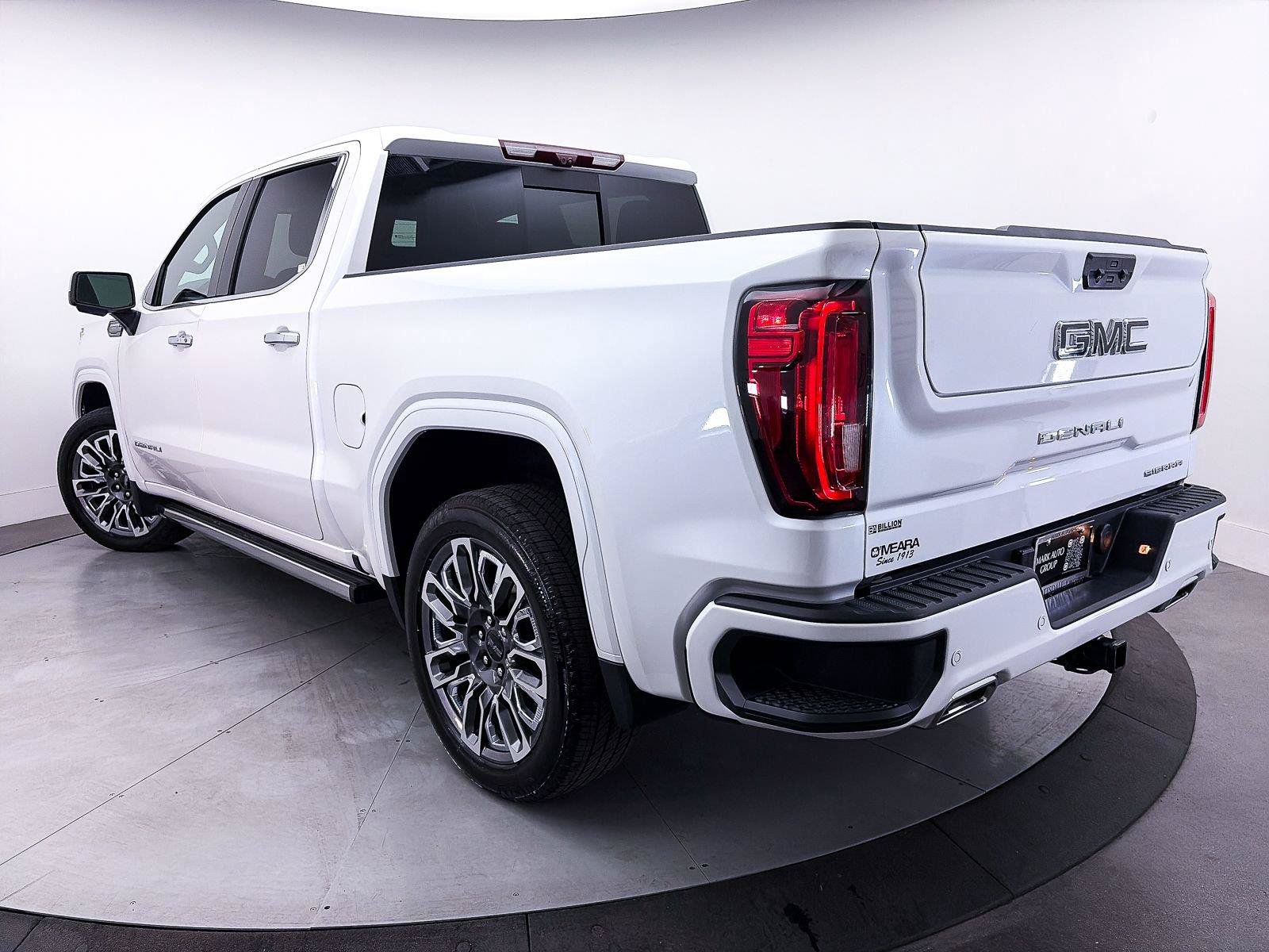 Used 2023 GMC Sierra 1500 Denali Ultimate AWD/4WD image 3