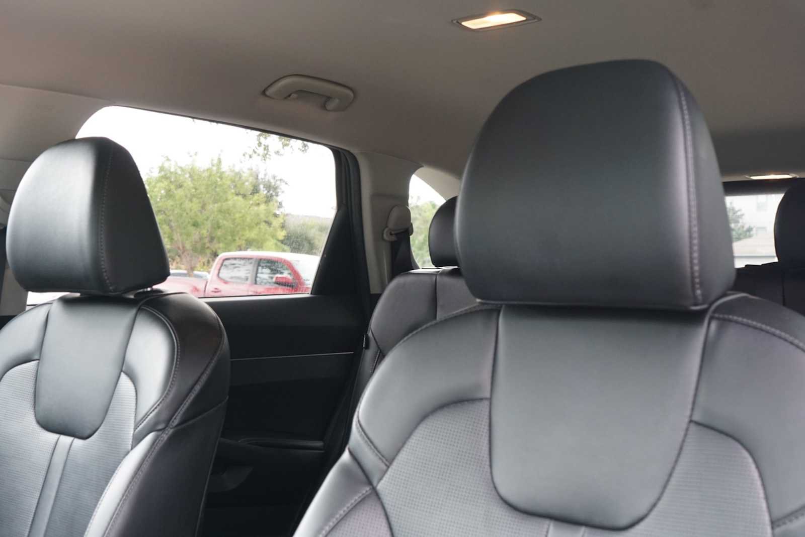 Used 2024 Kia Sorento S FWD image 9