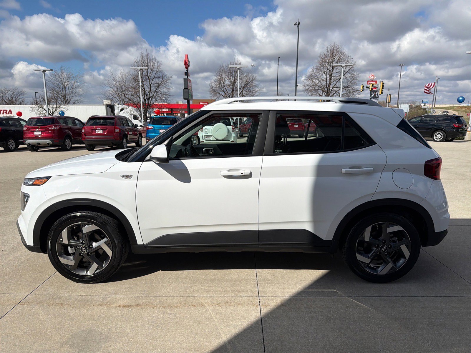Used 2025 Hyundai Venue SEL image 6