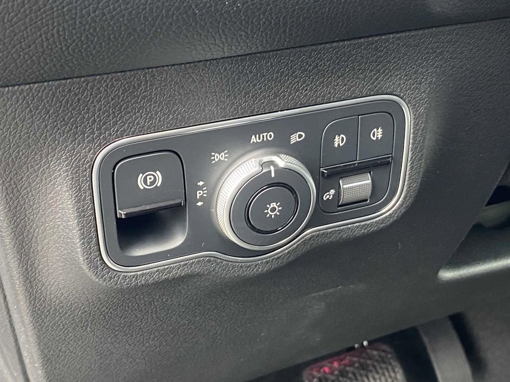 Certified 2025 Mercedes-Benz GLB 250 image 18