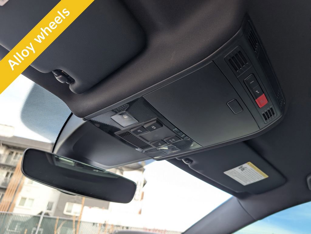 Used 2017 Volkswagen Golf R 4-Door image 26