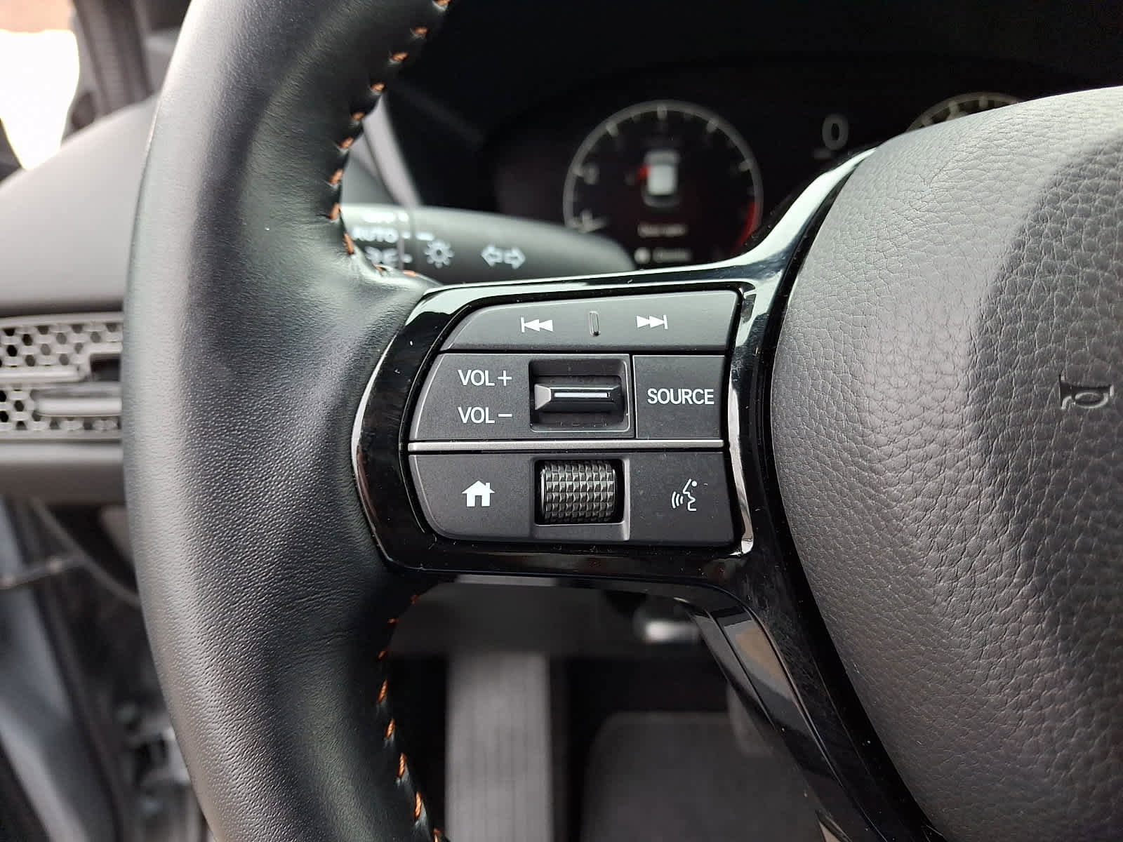 Certified 2025 Honda HR-V Sport image 24