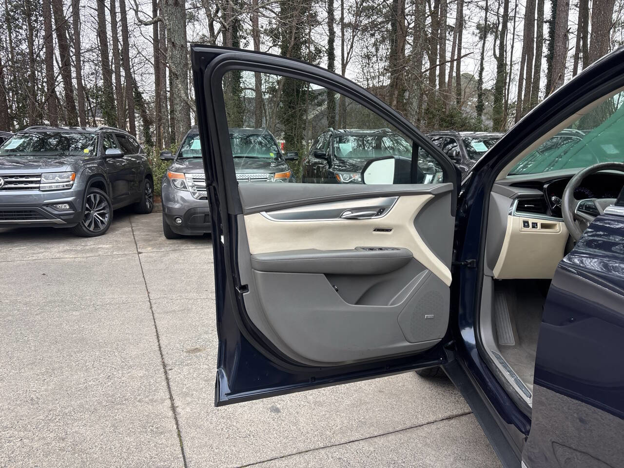 Used 2017 Cadillac XT5 Luxury image 8