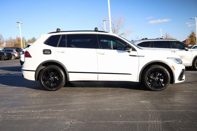 Used 2023 Volkswagen Tiguan SE R-Line image 3