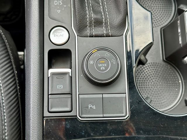 Certified 2023 Volkswagen Atlas Cross Sport SEL R-Line image 32