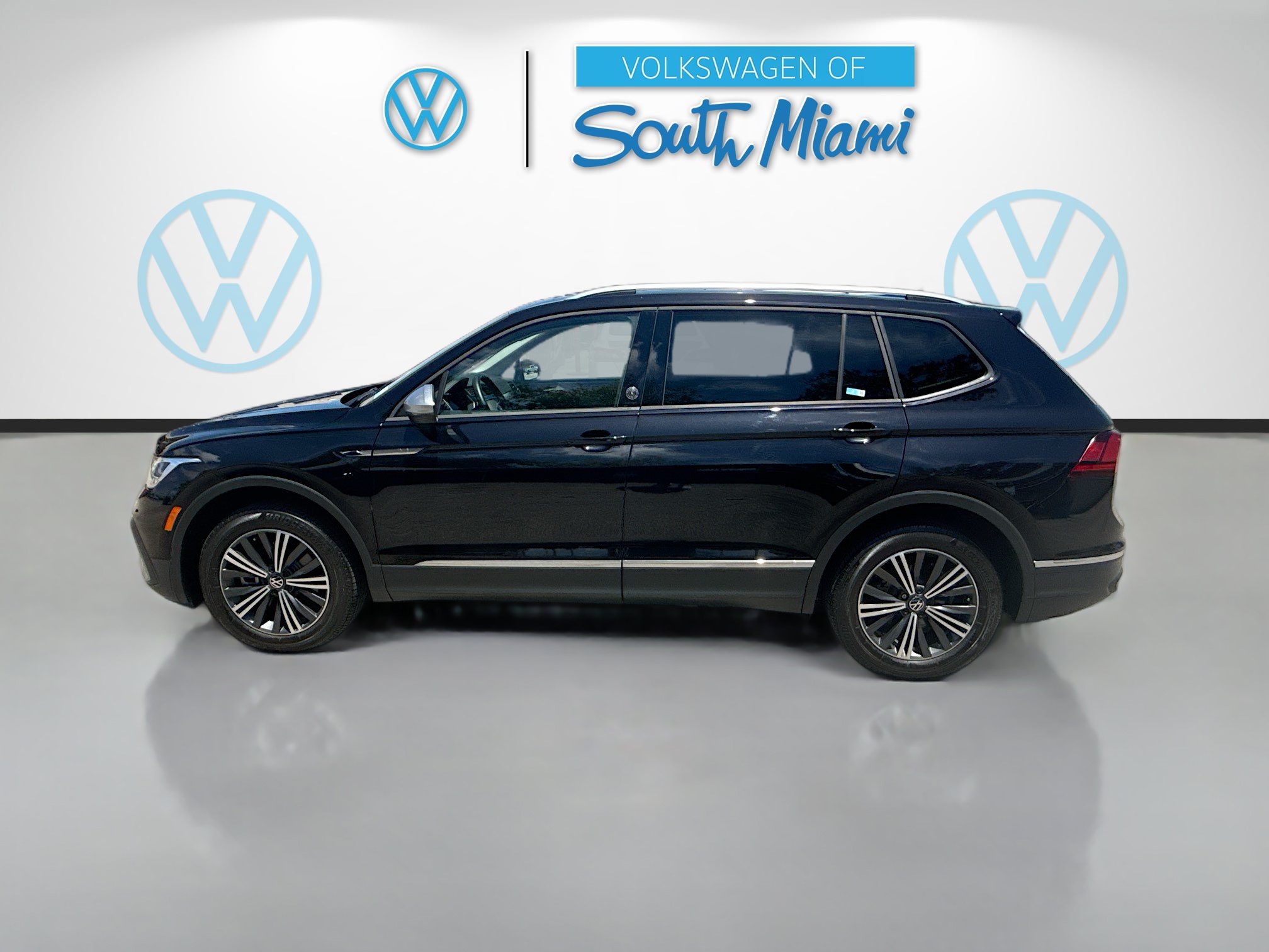 Certified 2024 Volkswagen Tiguan Wolfsburg Edition FWD image 4