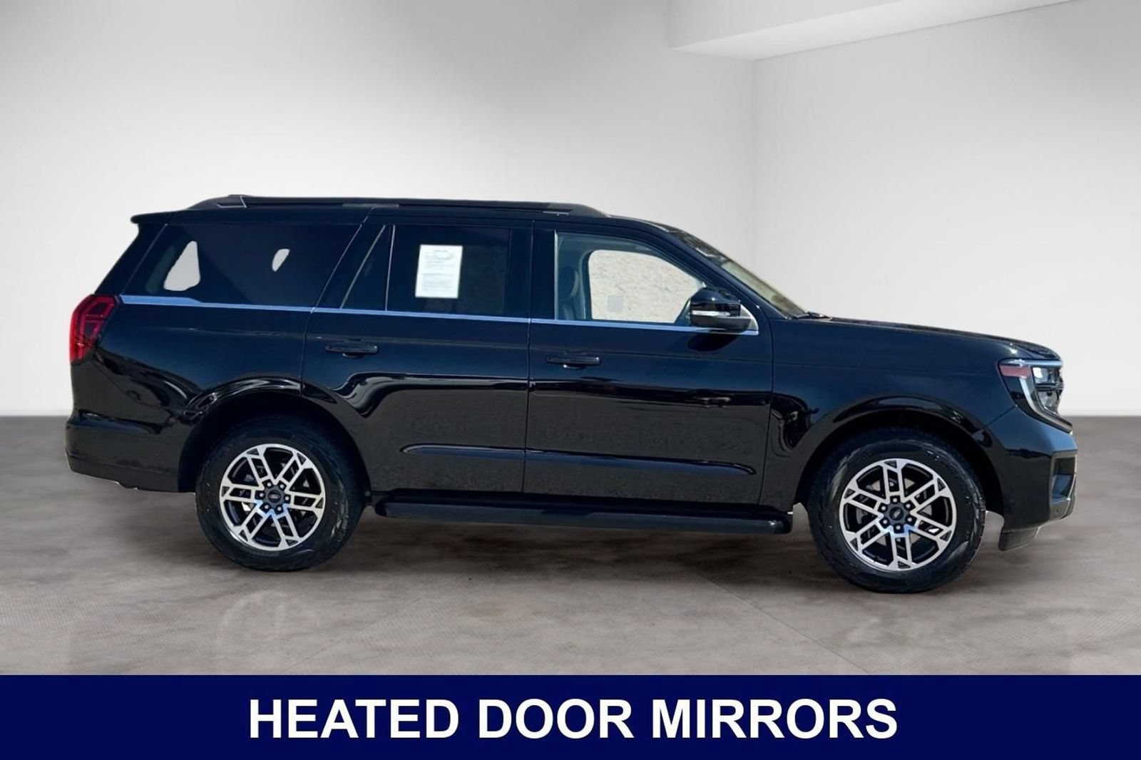 Used 2025 Ford Expedition Active AWD/4WD image 7