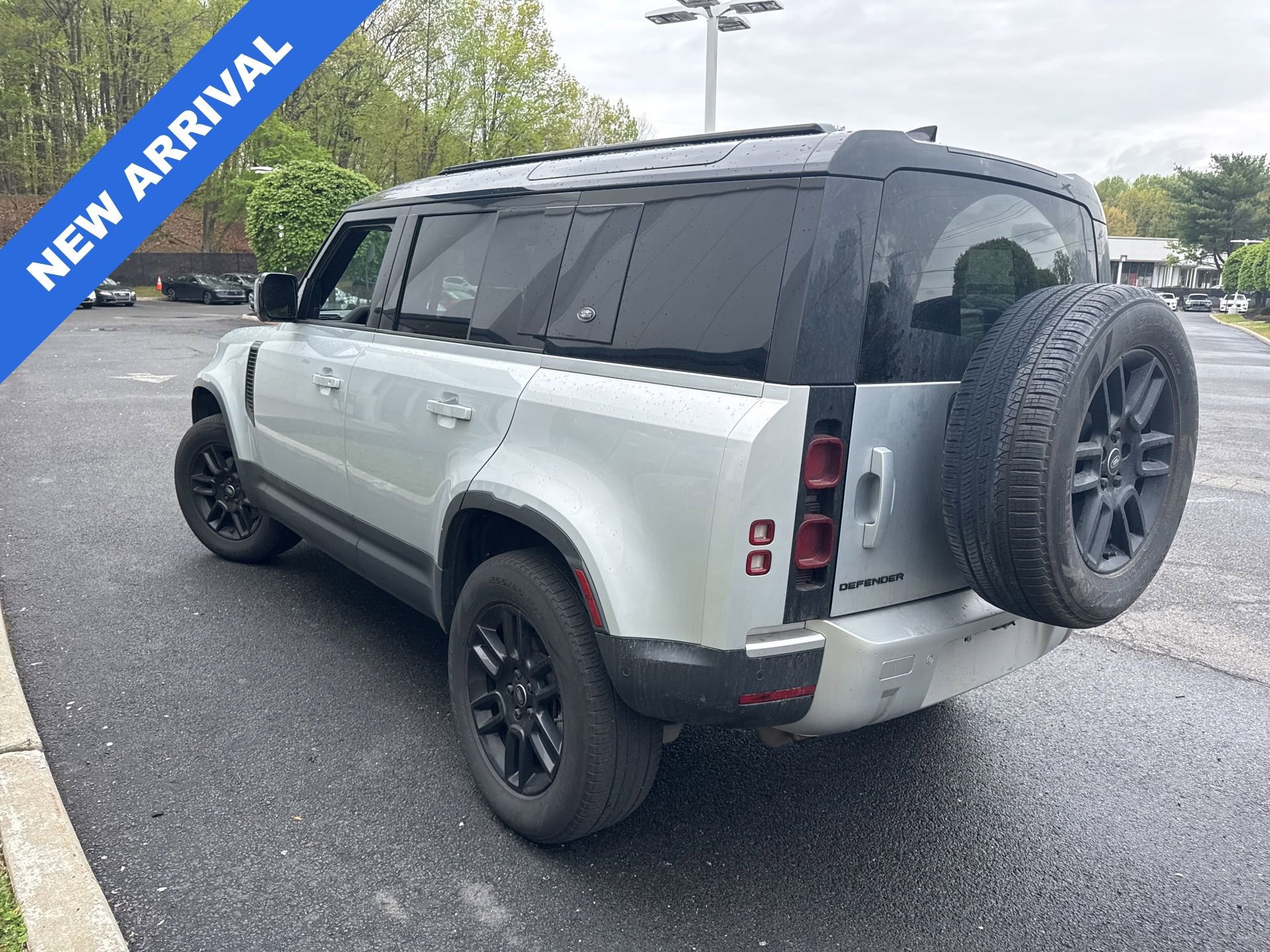 Used 2023 Land Rover Defender 110 S AWD/4WD image 4