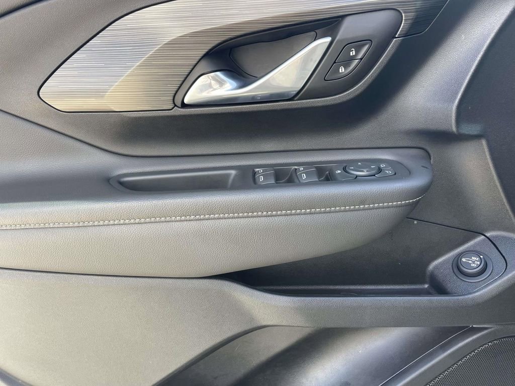 Used 2022 GMC Terrain SLE w/ Driver Convenience Package image 15