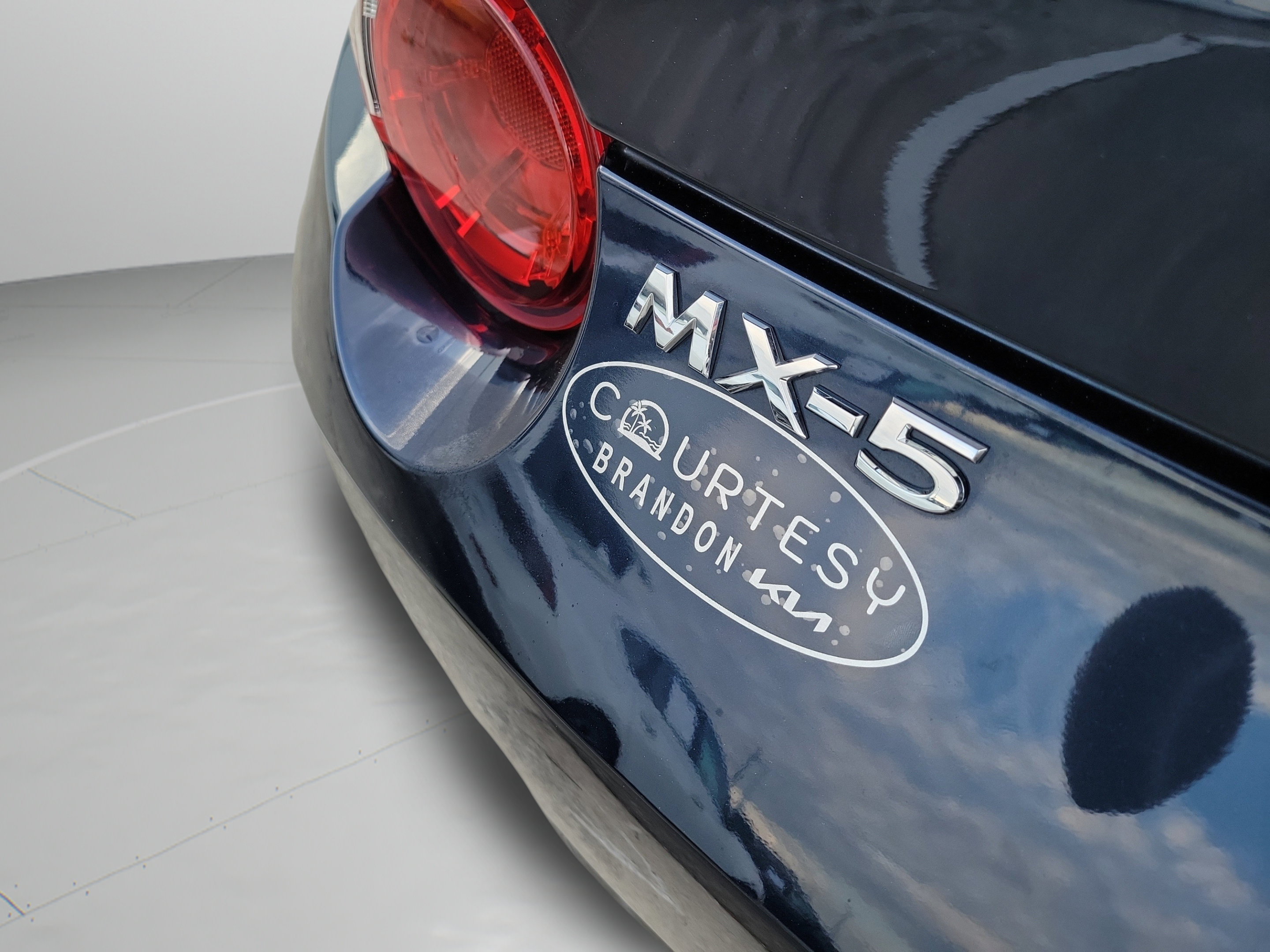 Used 2021 MAZDA MX-5 Miata RF Grand Touring RWD image 9