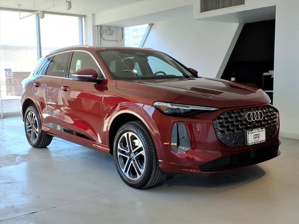 Certified 2025 Audi Q5 Premium Plus w/ Premium Plus AWD/4WD image 3