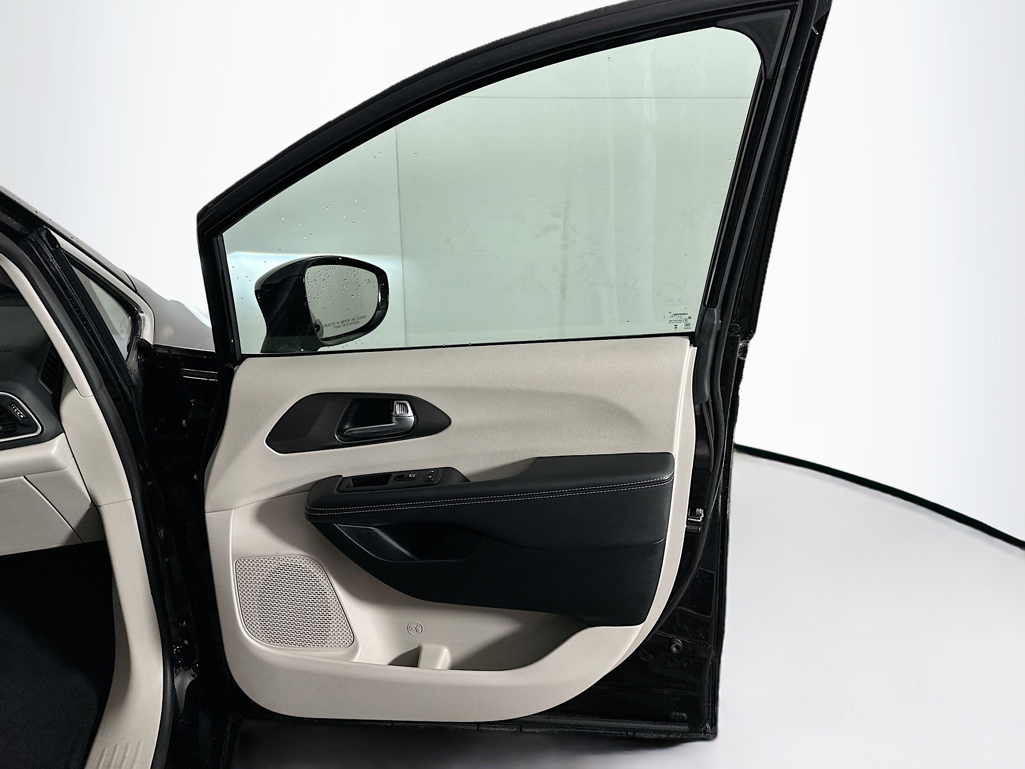 Used 2024 Chrysler Pacifica Touring-L image 33