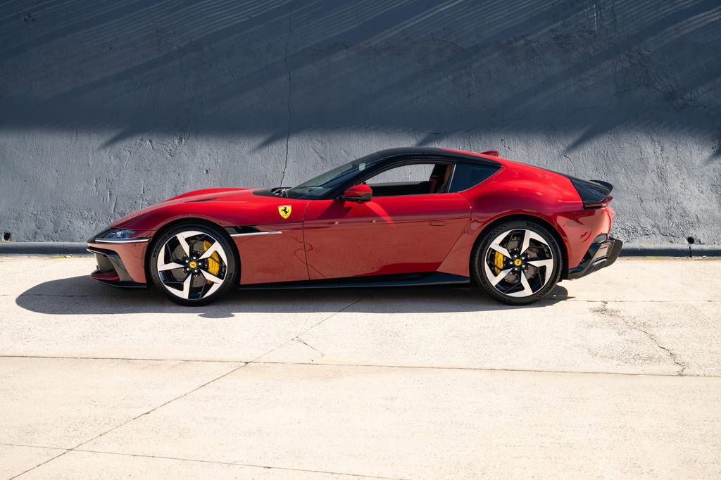 Used 2025 Ferrari 12Cilindri image 3