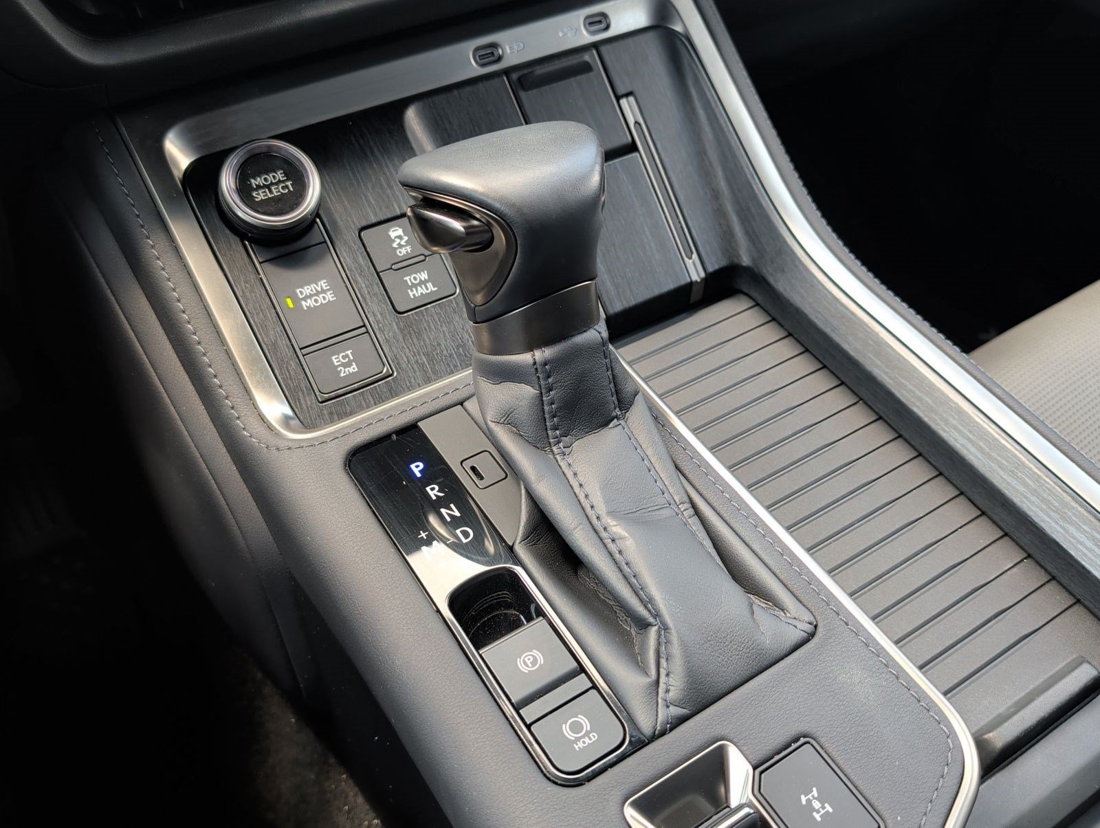 Certified 2025 Lexus GX 550 w/ Cold Area Package AWD/4WD image 21