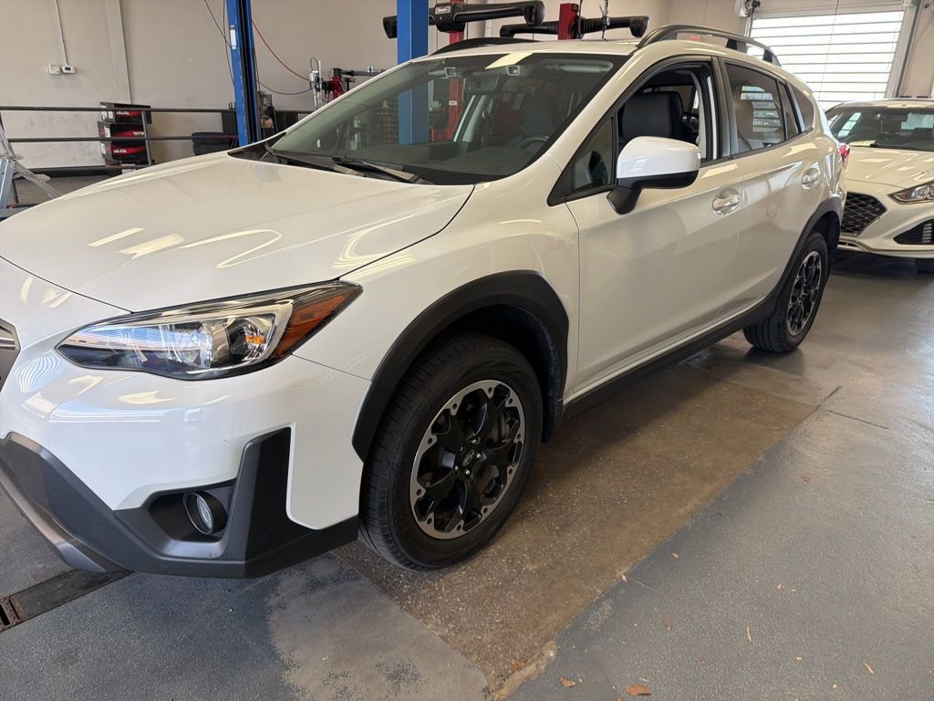 Used 2022 Subaru Crosstrek 2.0i Premium w/ Moonroof Package image 2