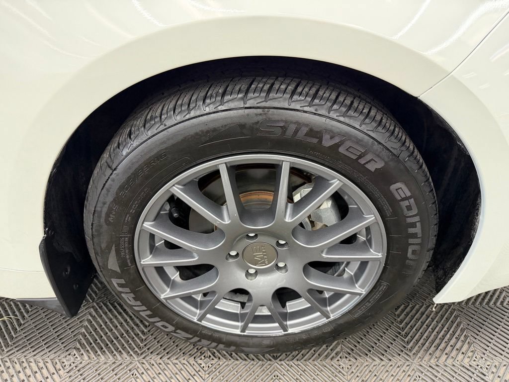 Used 2019 Toyota Corolla XSE FWD image 18