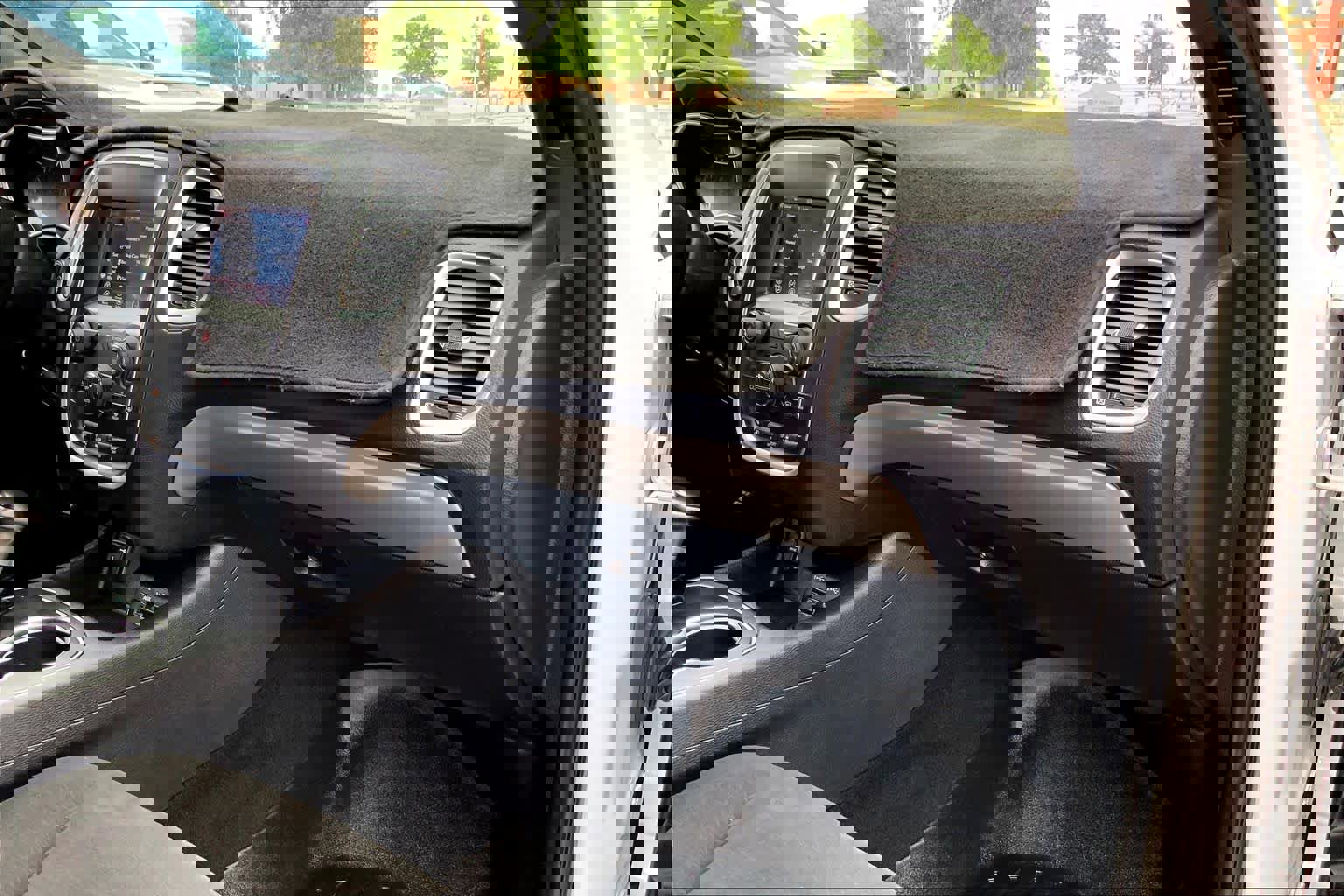 Used 2020 Dodge Durango SXT image 19