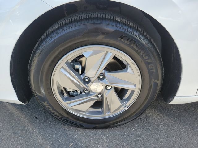 Certified 2025 Hyundai Elantra SE image 30
