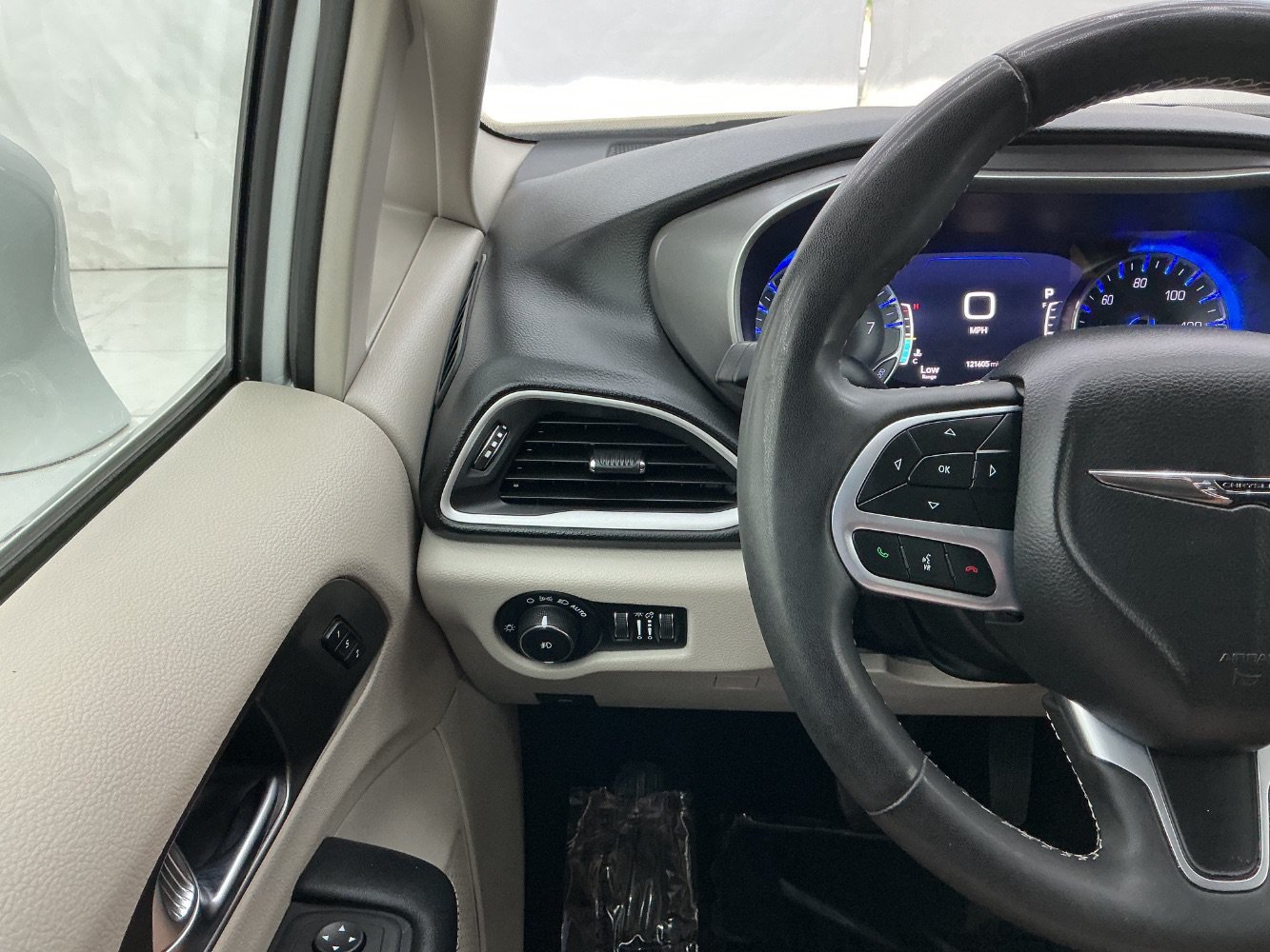 Used 2022 Chrysler Pacifica Touring-L FWD image 29
