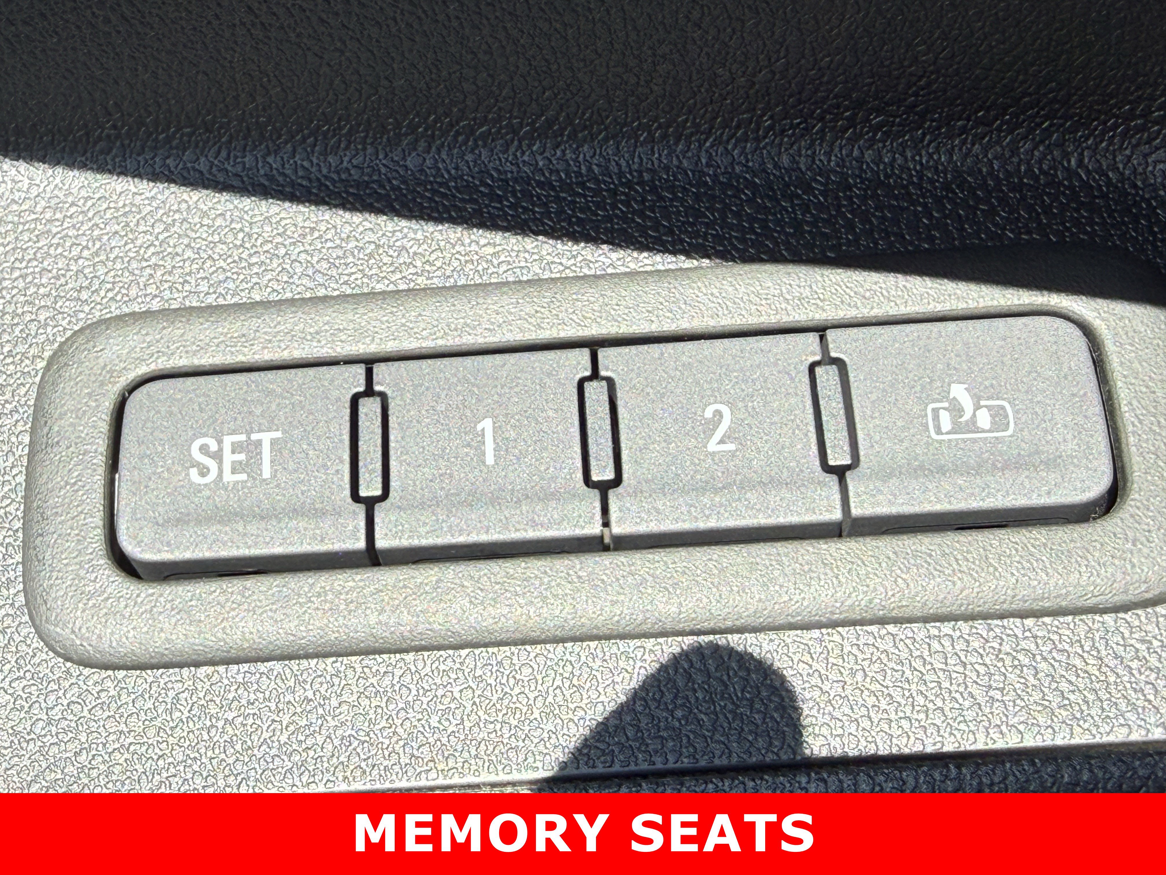 Used 2024 Chevrolet Equinox Premier image 16