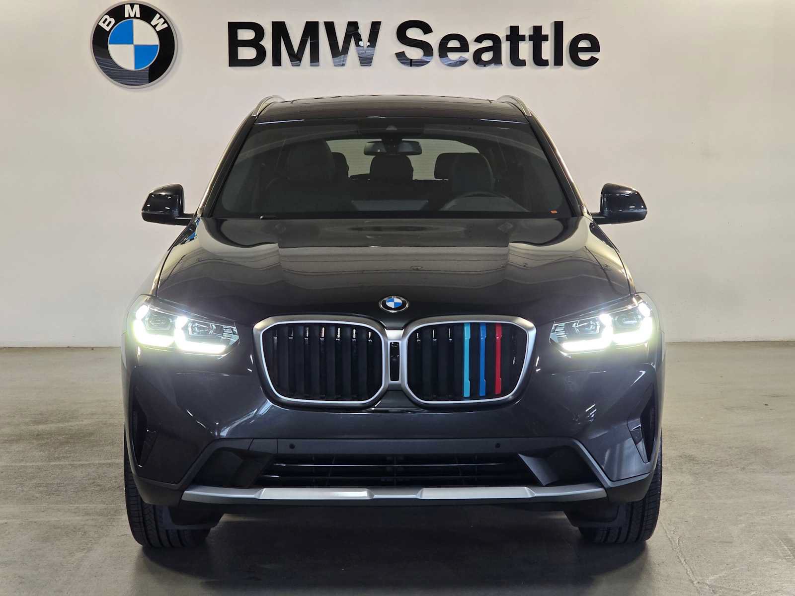 Used 2023 BMW X3 xDrive30i w/ Premium Package w/ZPA AWD/4WD image 6