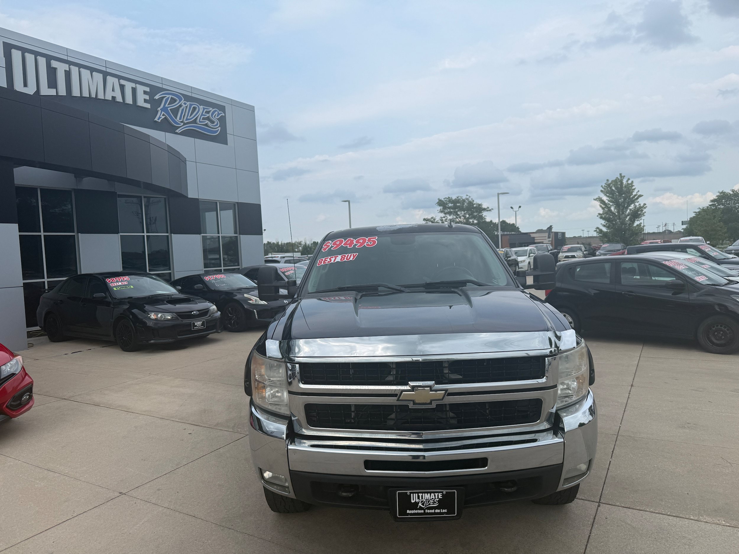Used 2010 Chevrolet Silverado 2500 LTZ w/ LTZ Plus Package AWD/4WD image 2