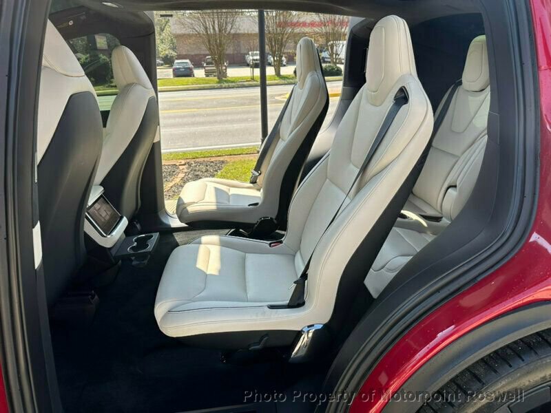 Used 2022 Tesla Model X Plaid image 15