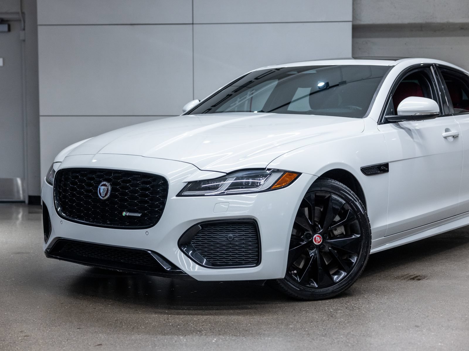 Used 2022 Jaguar XF R-Dynamic SE AWD/4WD image 17