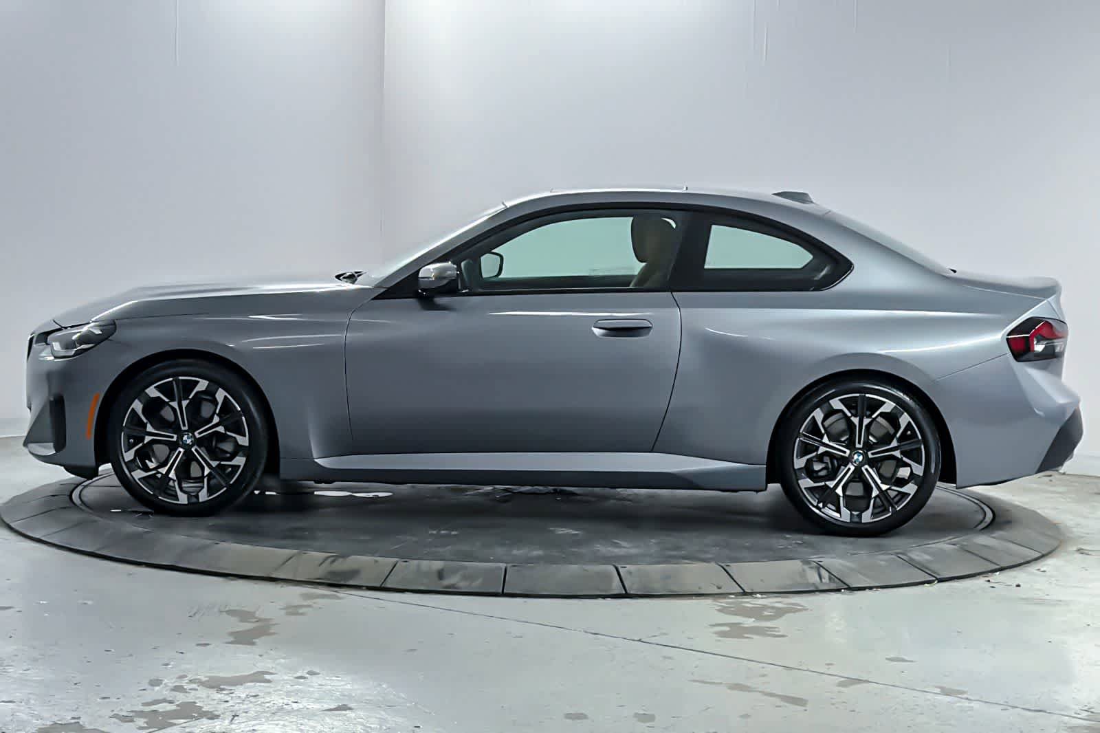 Used 2025 BMW 230i Coupe w/ Convenience Package RWD image 5