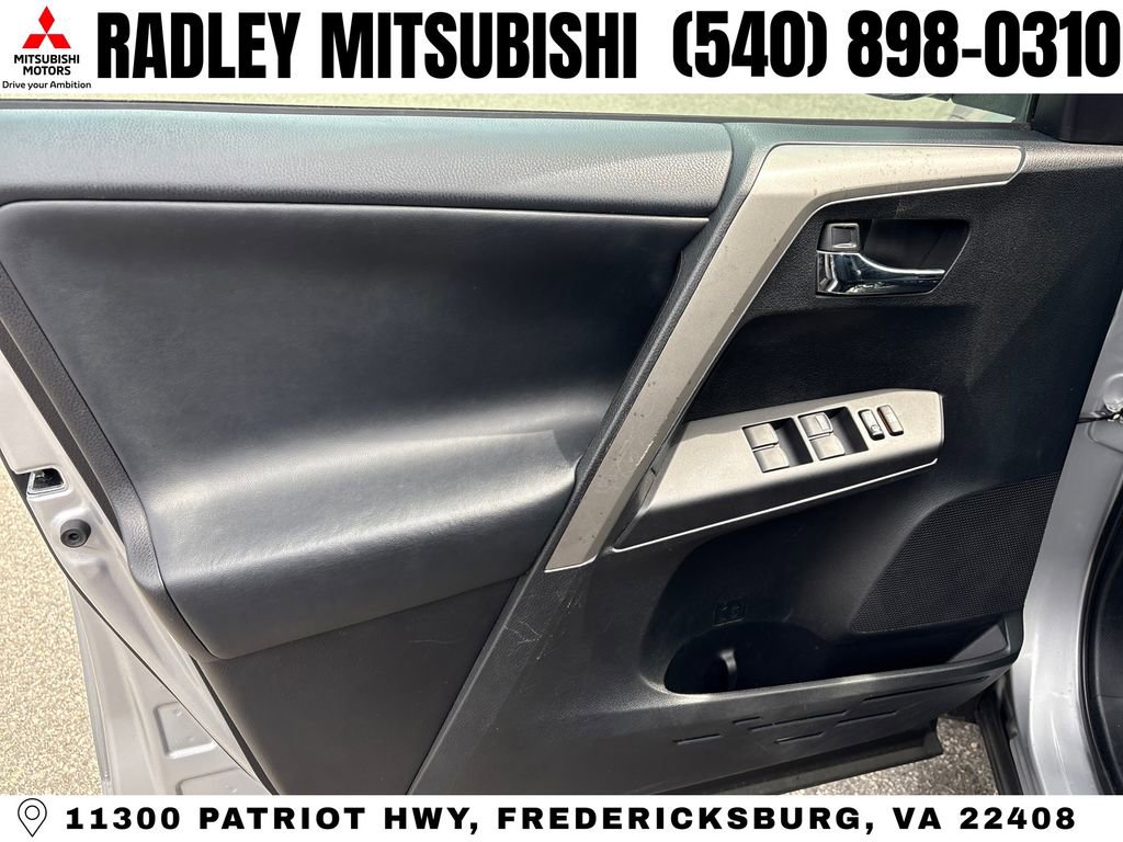 Used 2017 Toyota RAV4 XLE FWD image 5