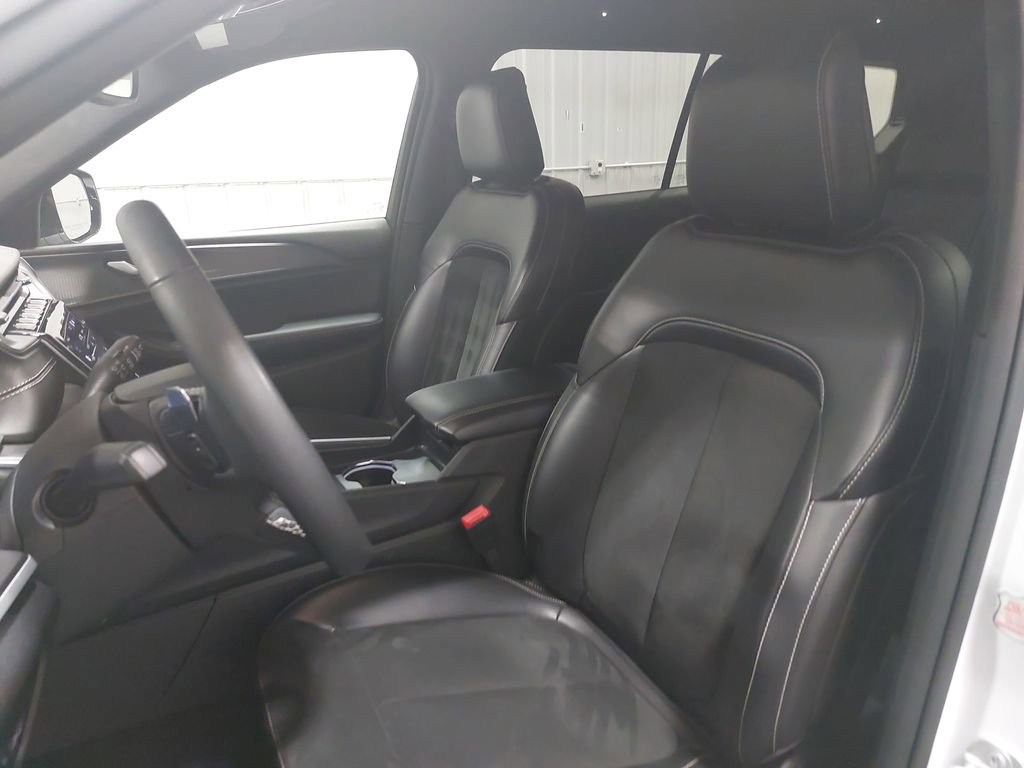 Used 2024 Jeep Grand Cherokee L Laredo image 17