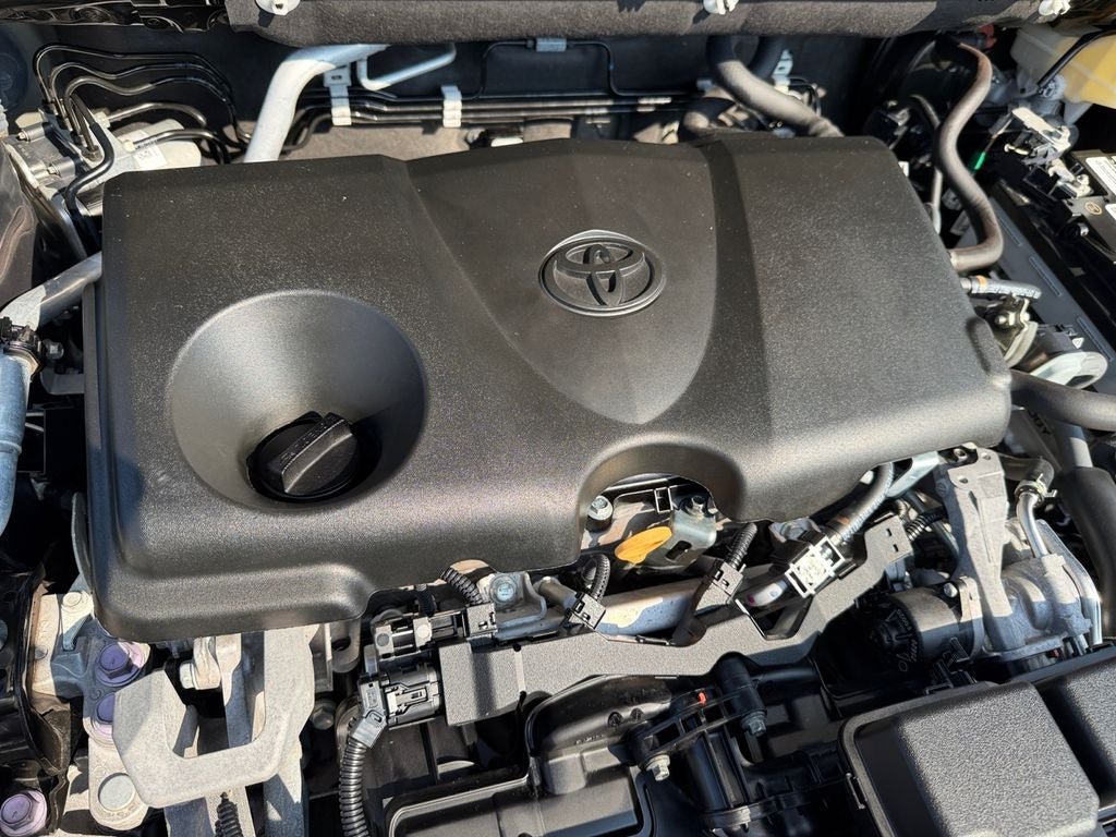 Used 2021 Toyota RAV4 XLE AWD/4WD image 30