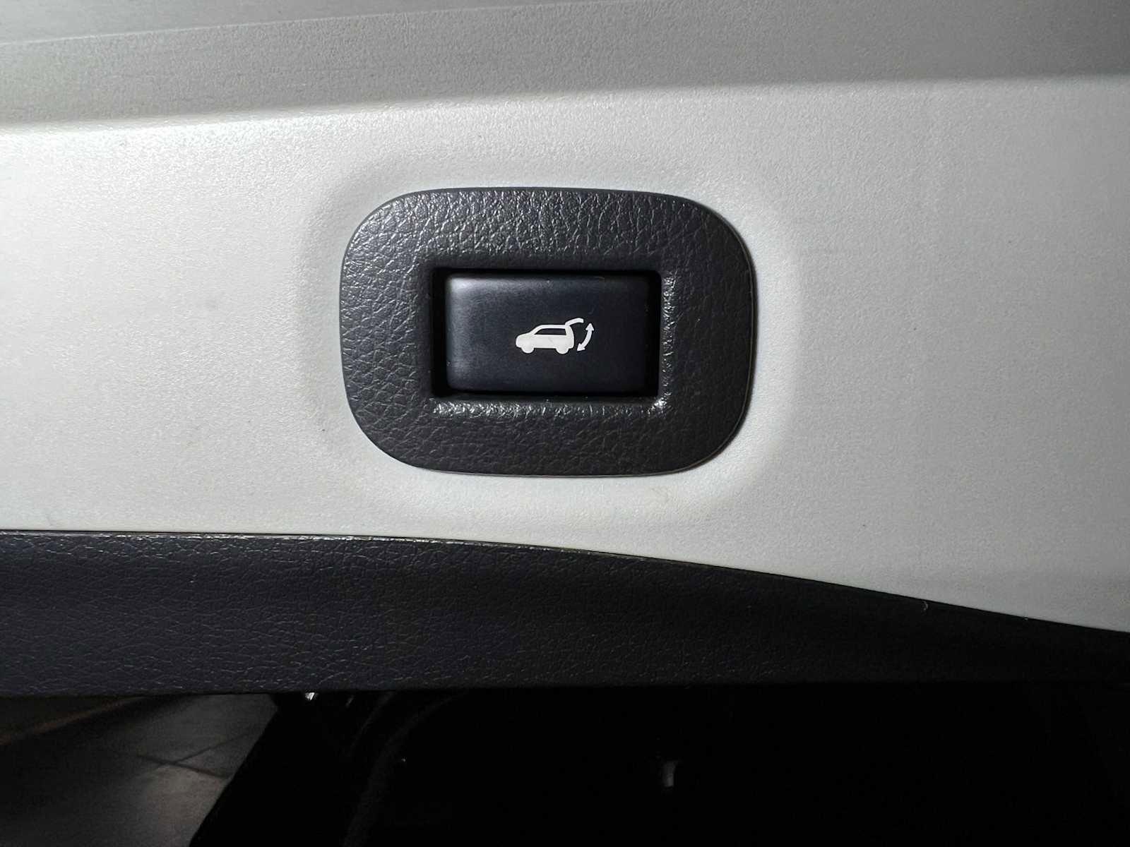 Used 2017 Nissan Rogue SV w/ SV Premium Package image 17