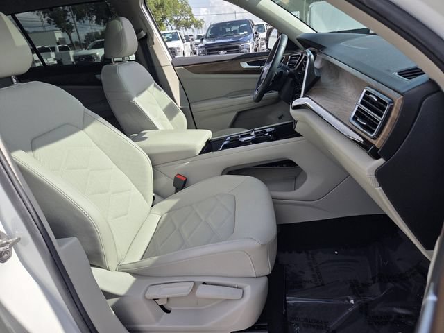 Used 2024 Volkswagen Atlas SE w/ Panoramic Sunroof Package FWD image 20