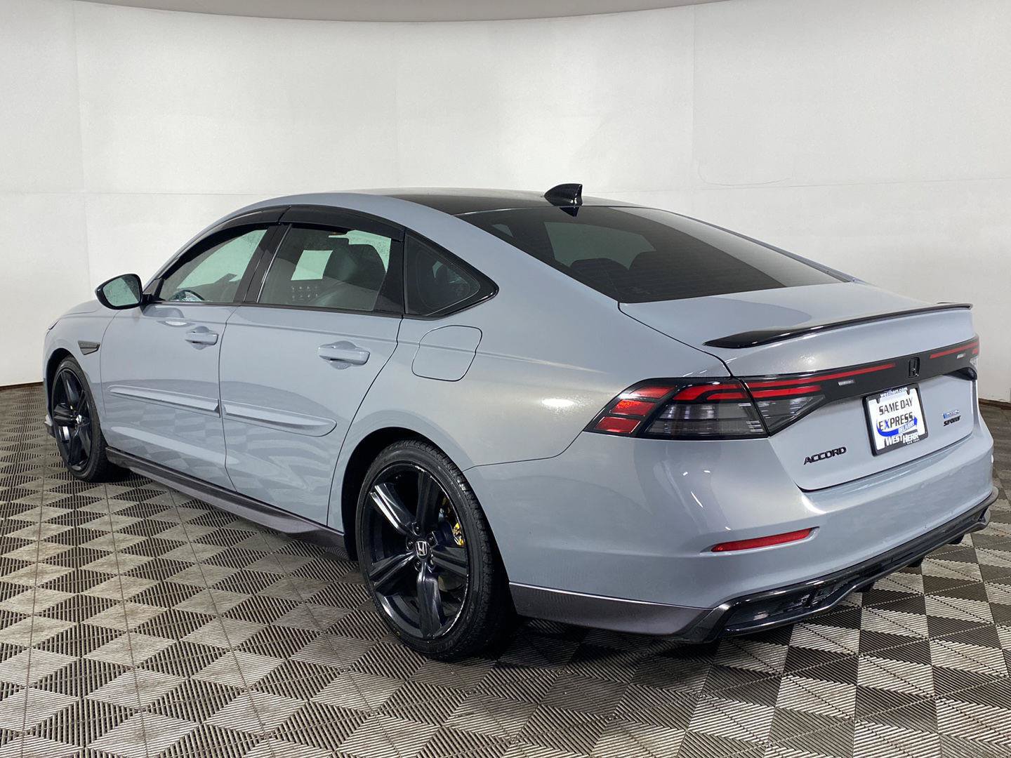 Used 2024 Honda Accord Sport image 4