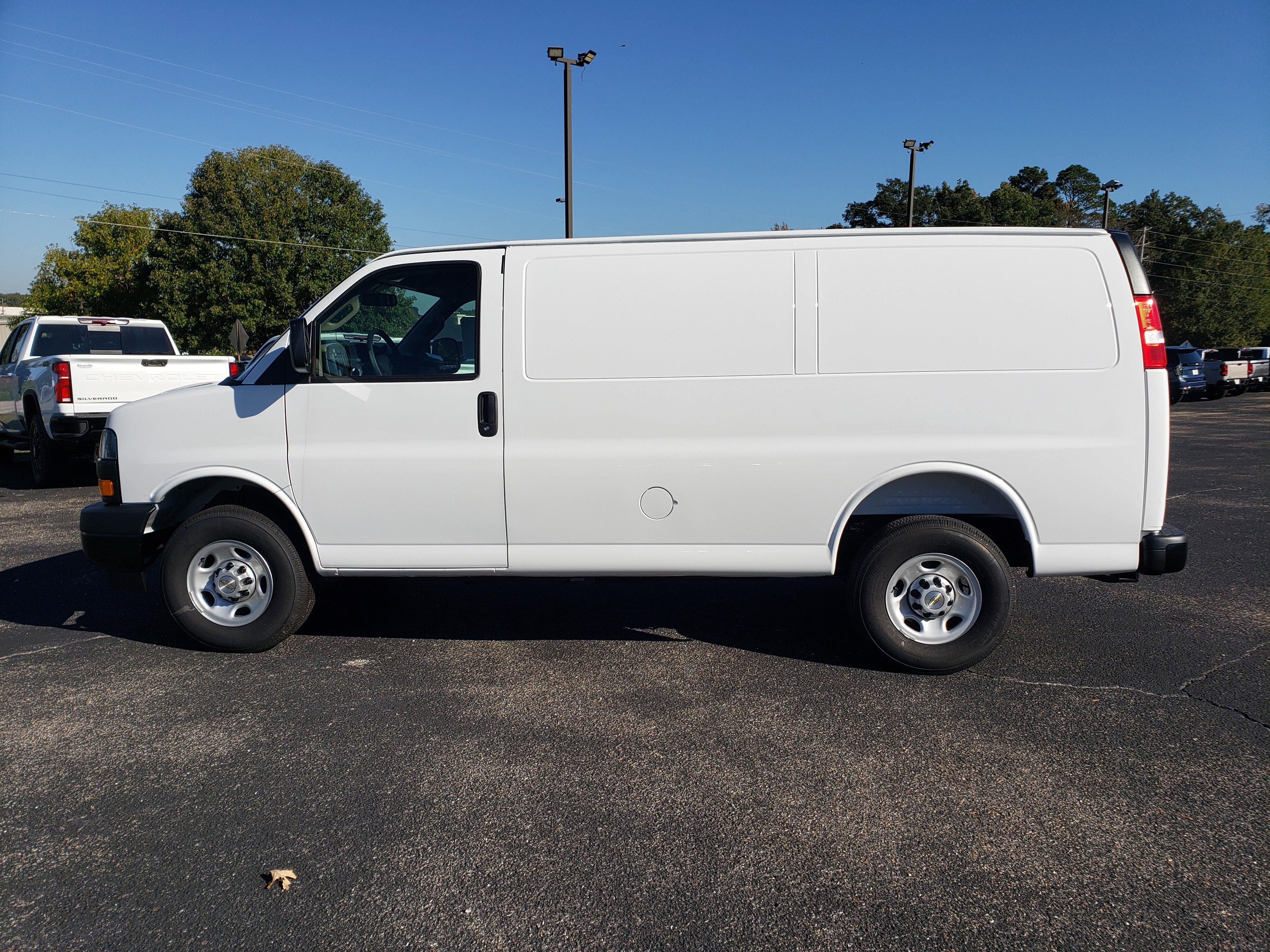 New 2025 Chevrolet Express 2500 w/ Driver Convenience Package image 10