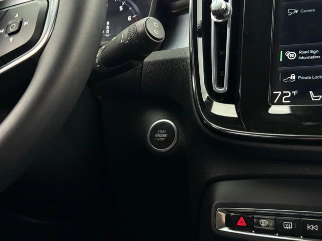 Used 2021 Volvo XC40 T5 Momentum image 25