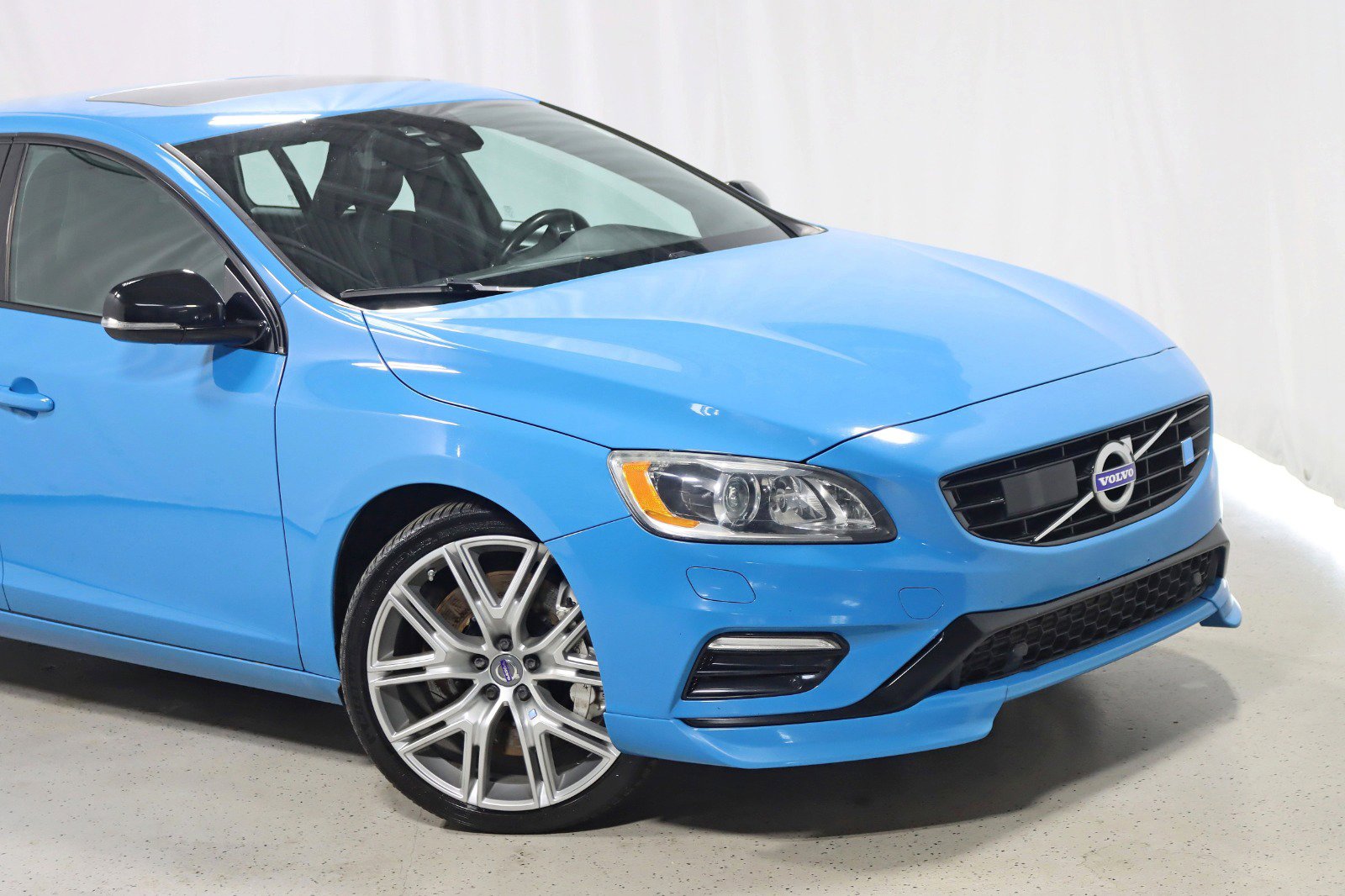Used 2017 Volvo V60 T6 Polestar image 2
