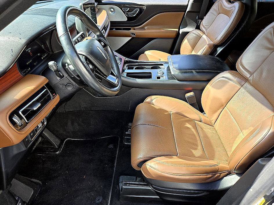 Used 2023 Lincoln Aviator Reserve w/ Equipment Group 201A image 9