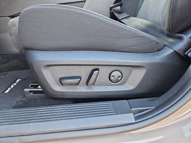 Used 2025 Nissan Rogue SV AWD/4WD image 24