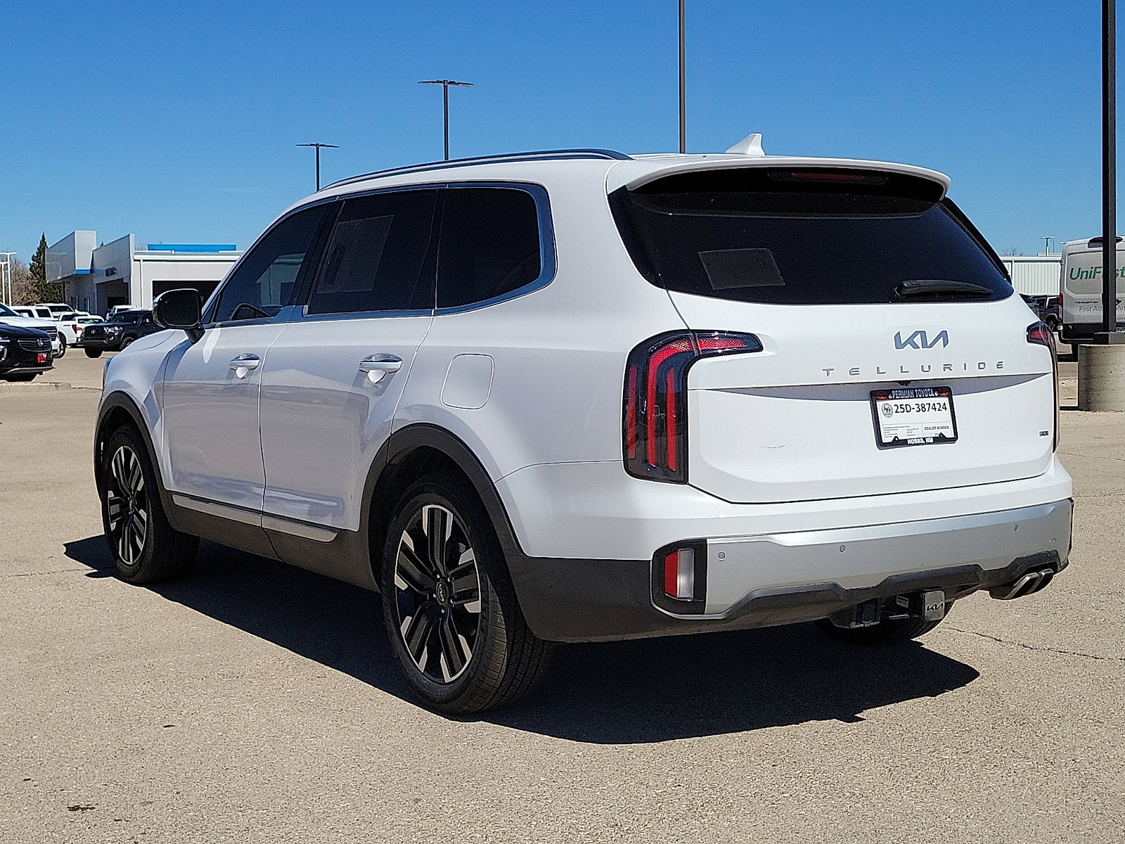Used 2024 Kia Telluride SX Prestige w/ Towing Package image 3