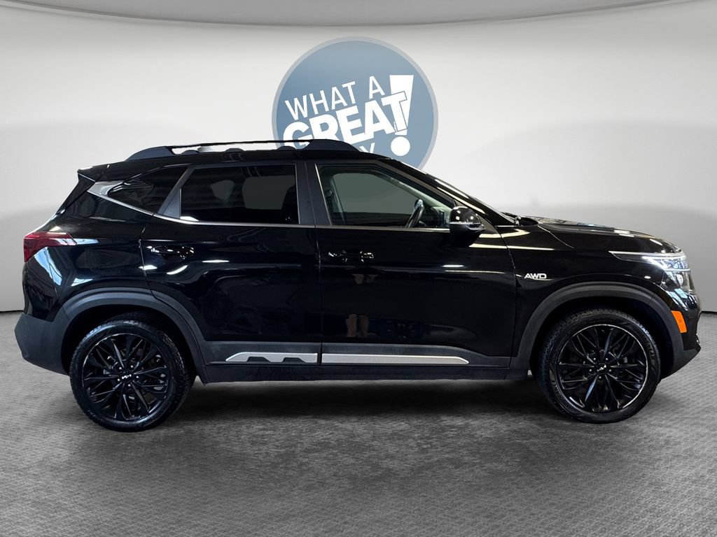 Used 2022 Kia Seltos Nightfall Edition AWD/4WD image 2