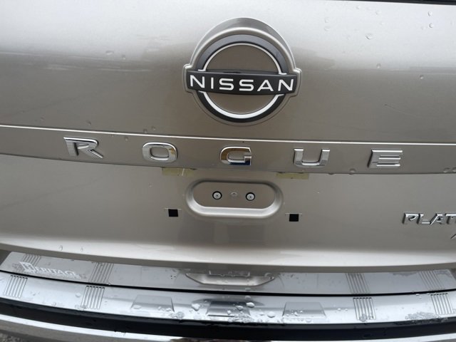 Used 2023 Nissan Rogue Platinum w/ Platinum Premium Package image 8