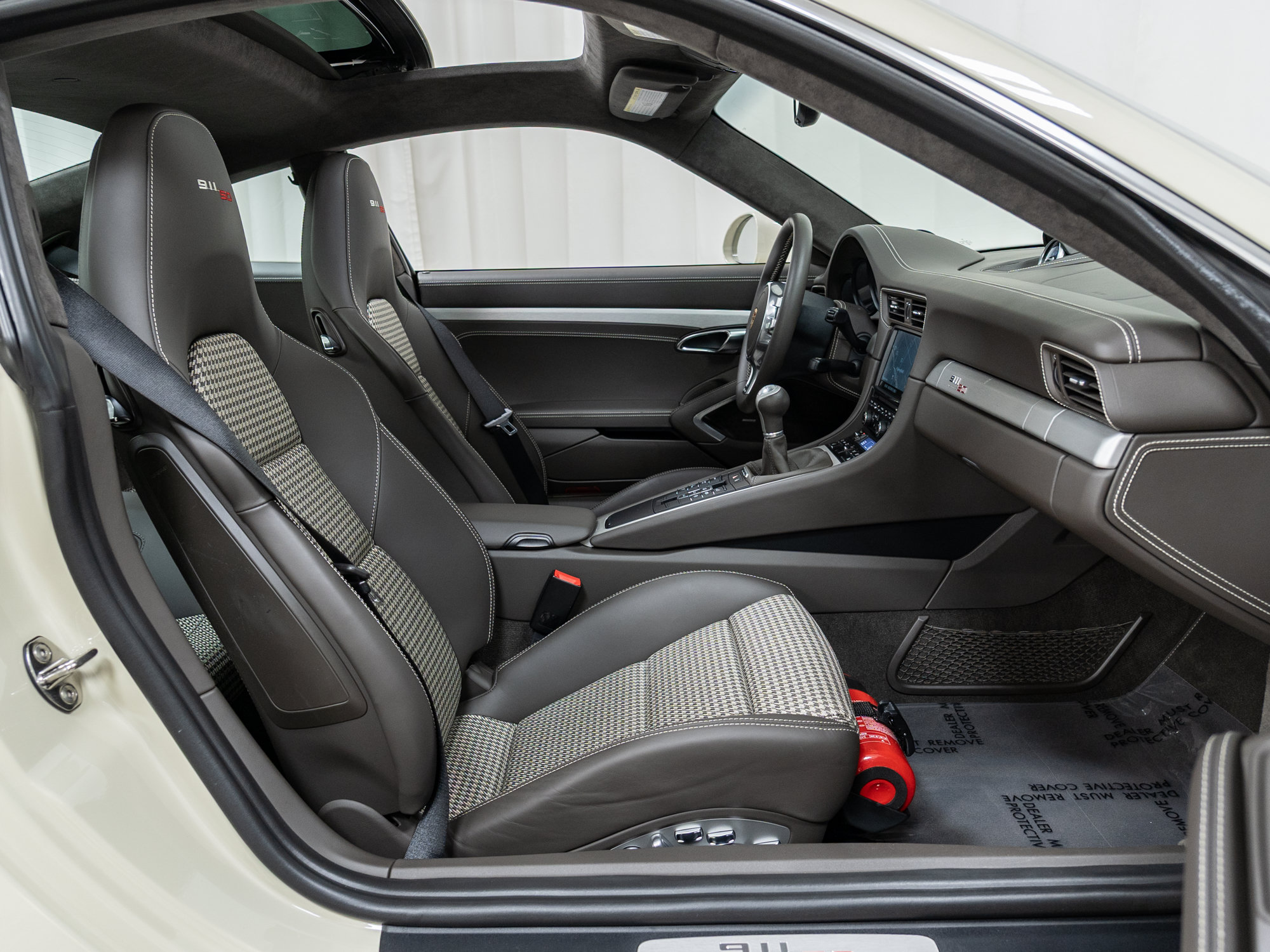 Certified 2014 Porsche 911 50th Anniversary Edition RWD image 38