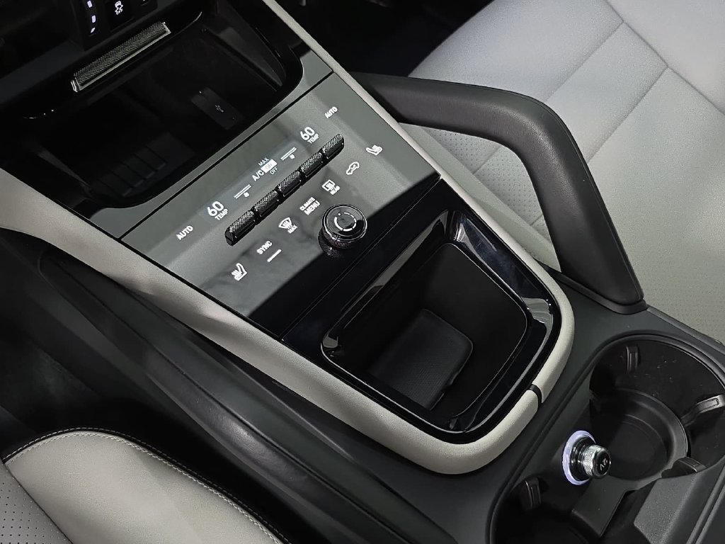 Certified 2024 Porsche Cayenne AWD/4WD image 20