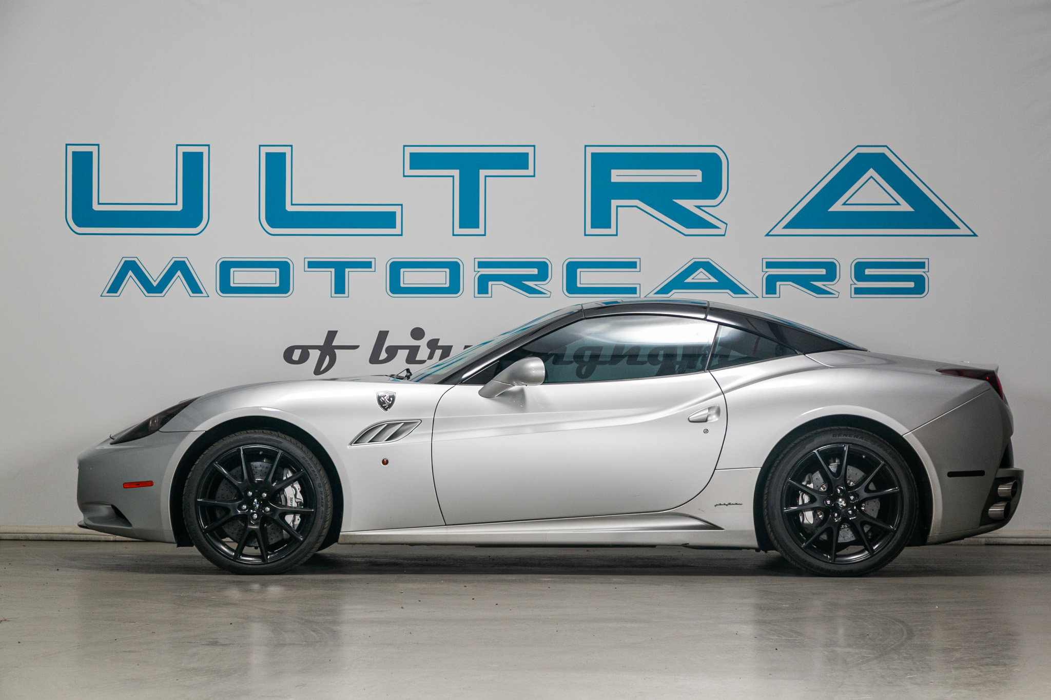 Used 2012 Ferrari California image 3