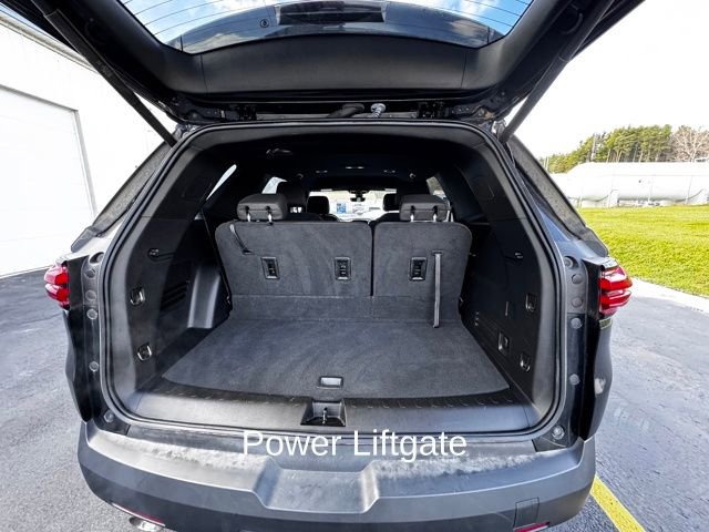 Used 2023 Chevrolet Traverse LT w/ Rear Camera Mirror Package image 22