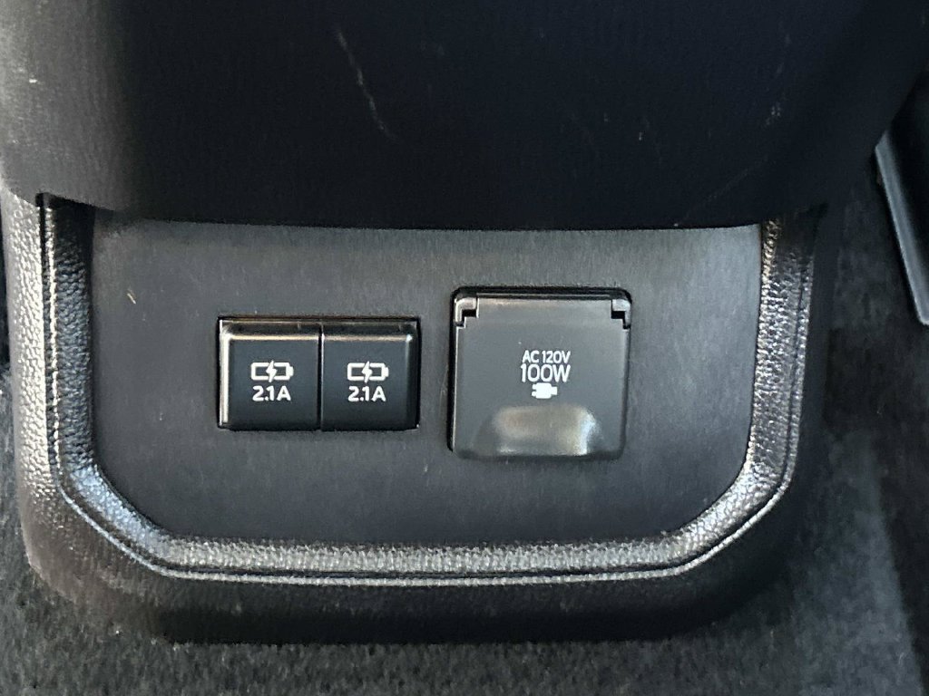 Used 2021 Toyota Highlander Limited FWD image 19