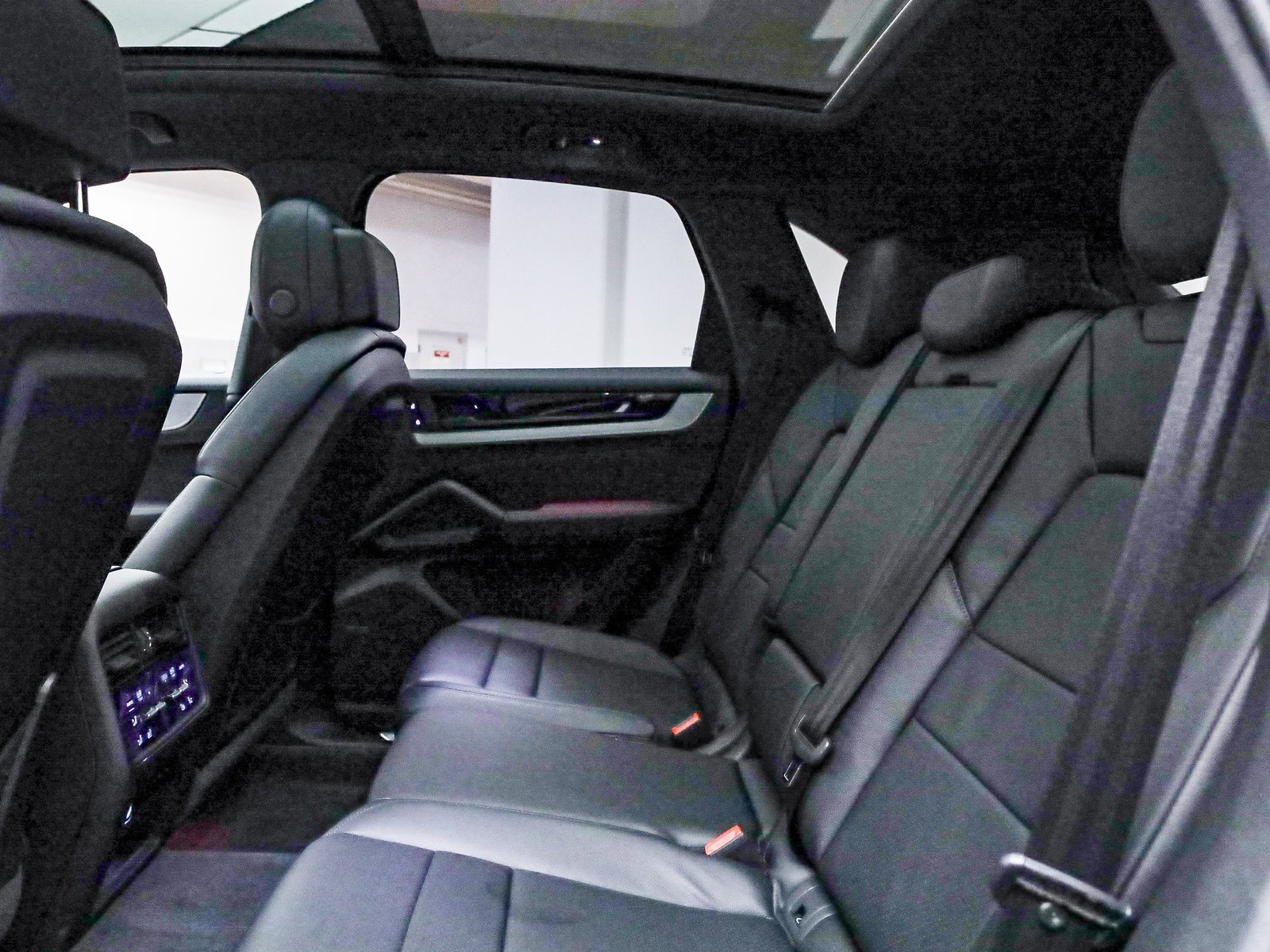 Used 2025 Porsche Cayenne image 23