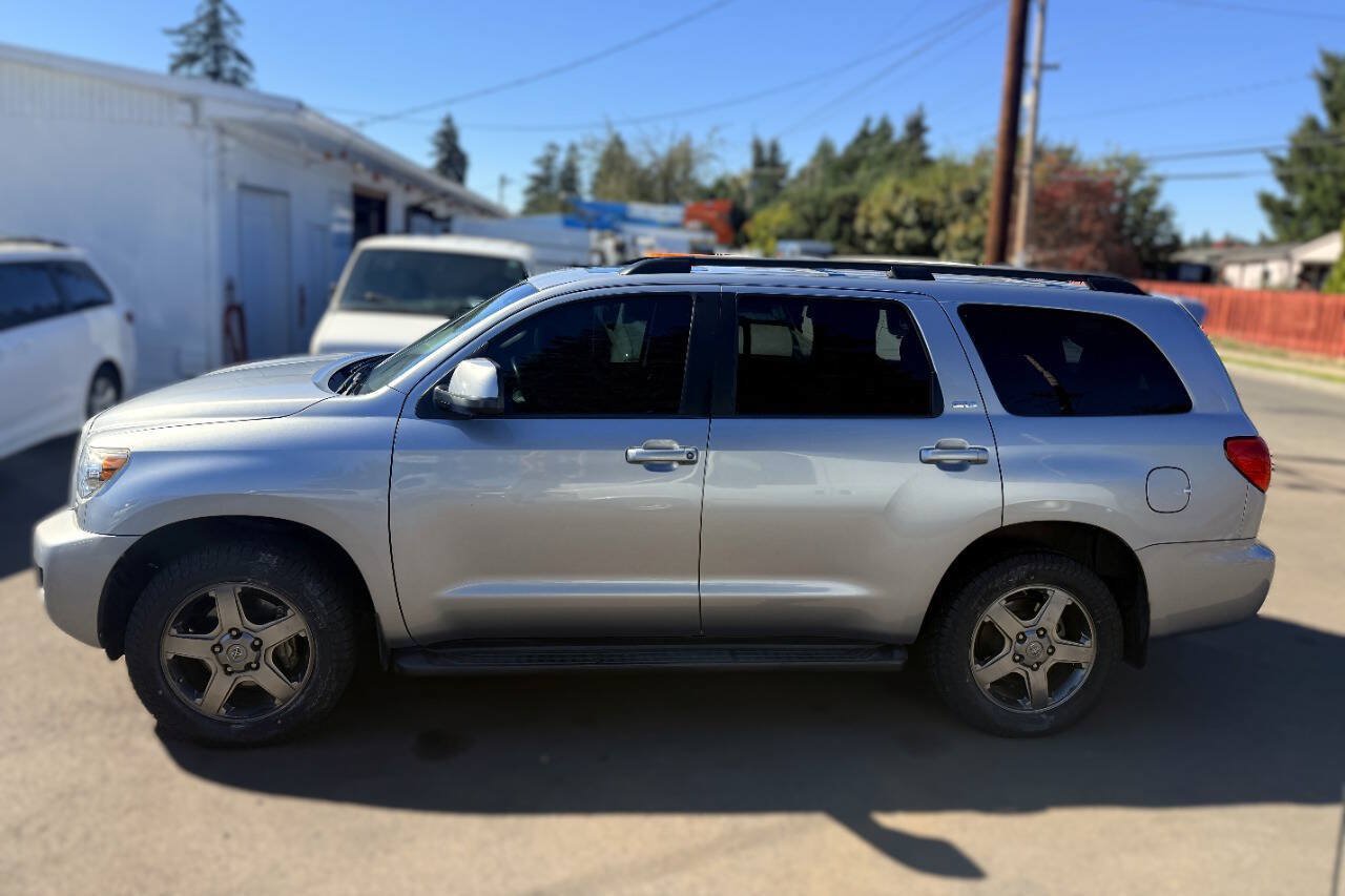 Used 2014 Toyota Sequoia SR5 w/ Sport Appearance Package AWD/4WD image 2